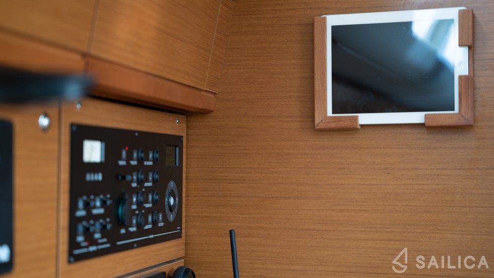 Jeanneau 54 - Yacht Charter Sailica