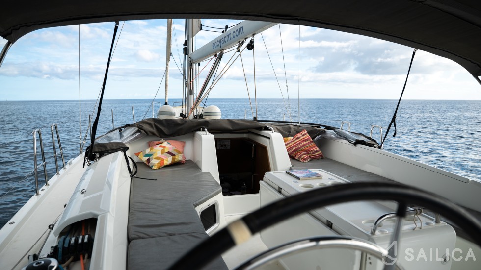 Jeanneau 54 - Yacht Charter Sailica