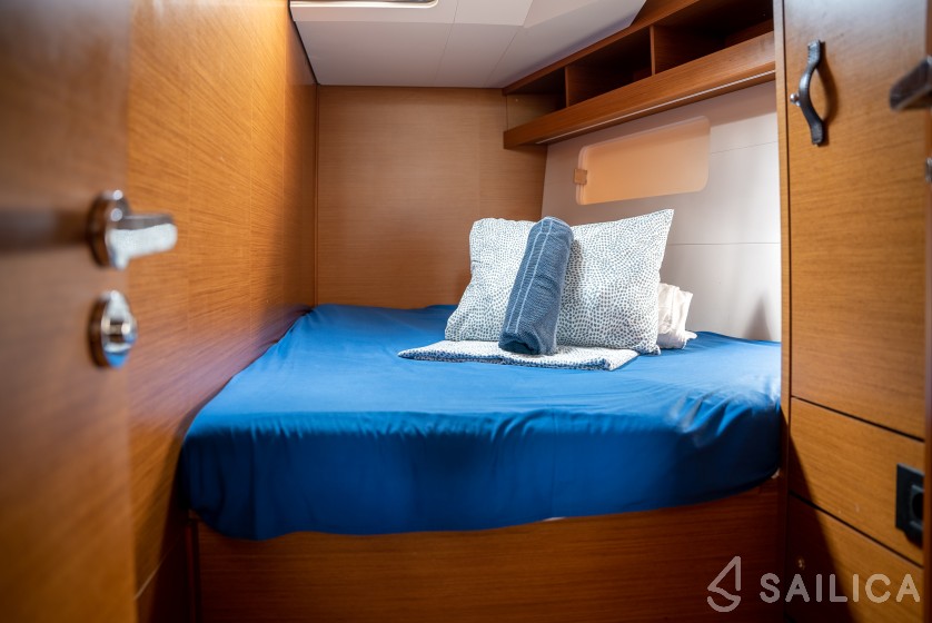 Jeanneau 54 - Yacht Charter Sailica