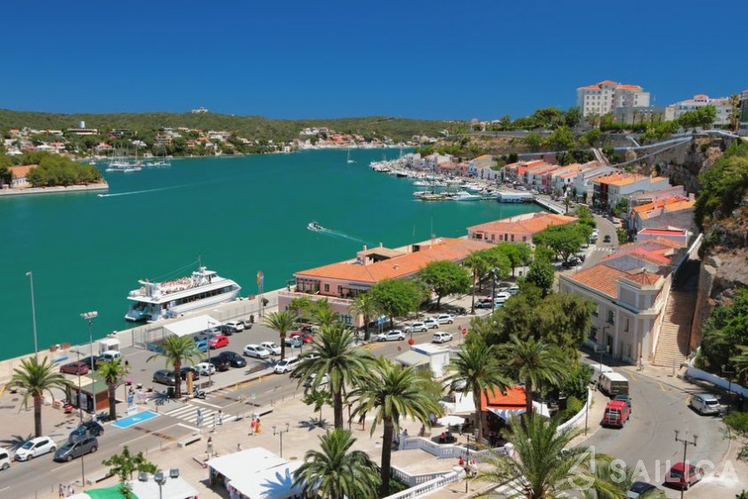 Oceanis 41 - Yacht Charter Sailica