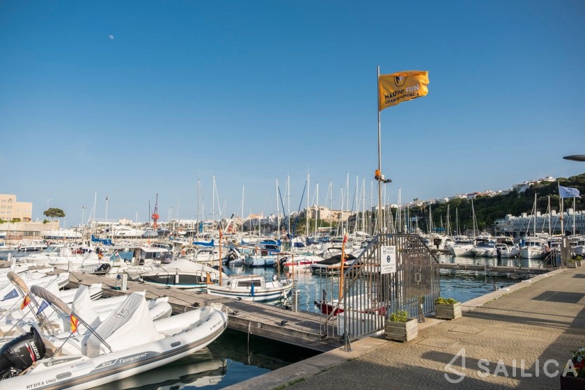 Oceanis 41 - Yacht Charter Sailica