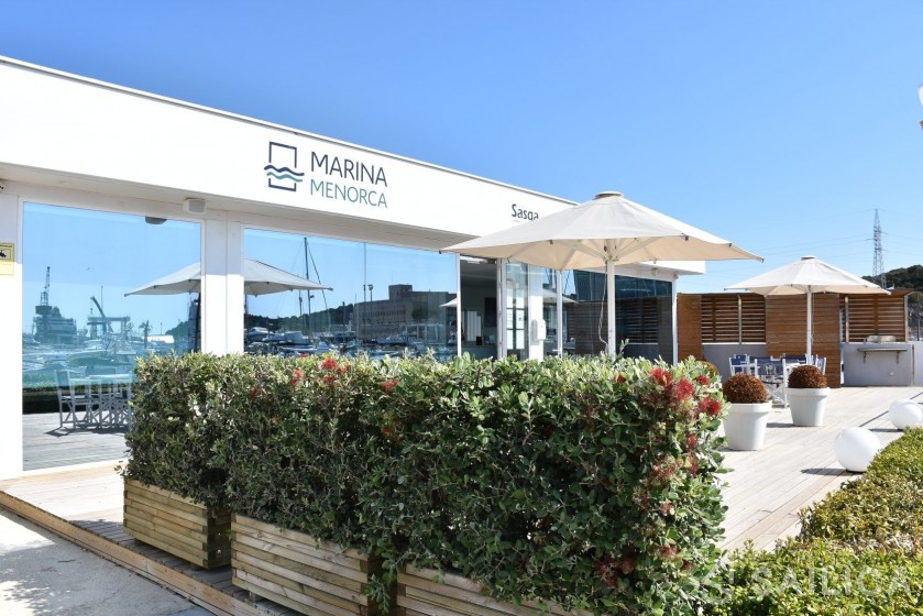 Oceanis 41 - Yacht Charter Sailica