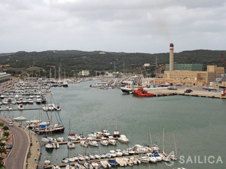 Oceanis 41 - Yacht Charter Sailica