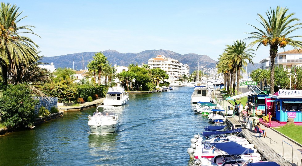 Oceanis 38 - Yacht Charter Sailica