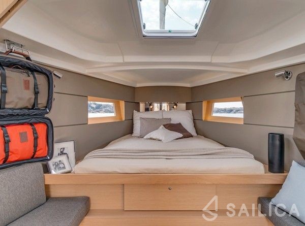 Oceanis 38 - Yacht Charter Sailica