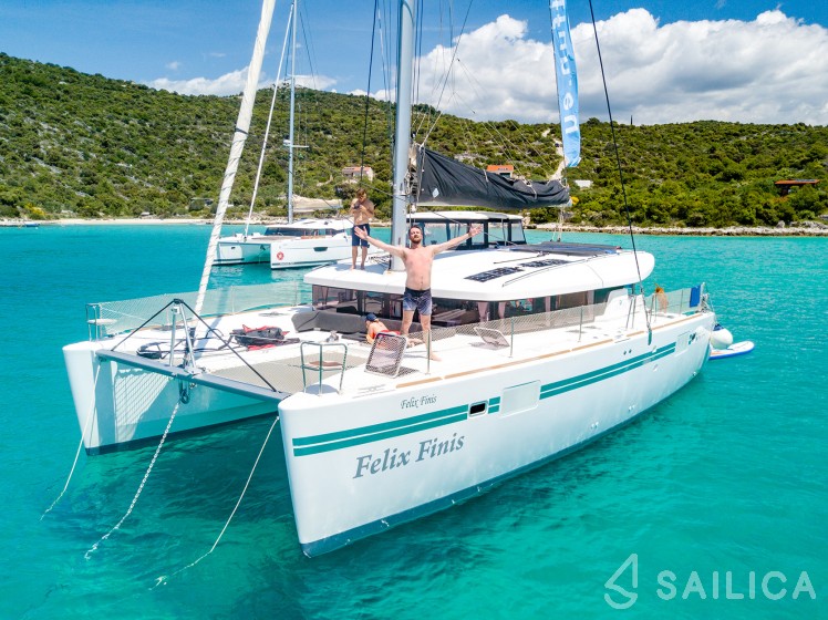 Lagoon 450 S - 4 + 2 cab. - Yacht Charter Sailica