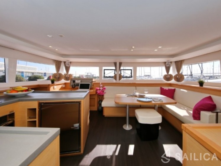 Lagoon 450 S - 4 + 2 cab. - Yacht Charter Sailica