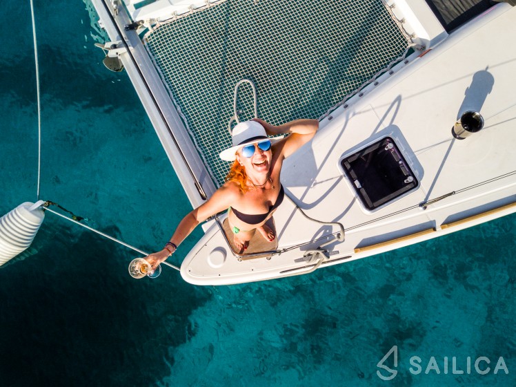 Lagoon 450 S - 4 + 2 cab. - Yacht Charter Sailica