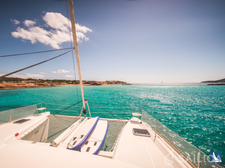 Lagoon 450 S - 4 + 2 cab. - Yacht Charter Sailica