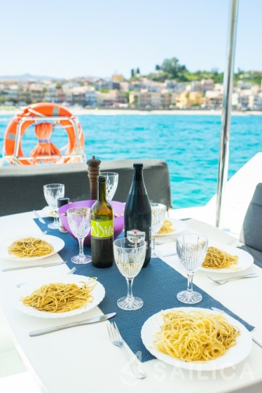Lagoon 450 S - 4 + 2 cab. - Yacht Charter Sailica