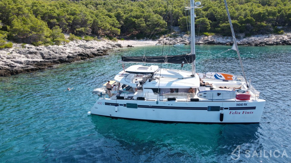 Lagoon 450 S - 4 + 2 cab. - Yacht Charter Sailica