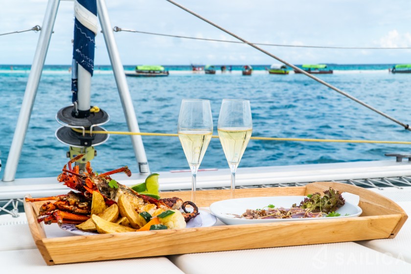 Lagoon 450 S - 4 + 2 cab. - Yacht Charter Sailica
