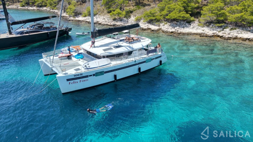 Lagoon 450 S - 4 + 2 cab. - Yacht Charter Sailica