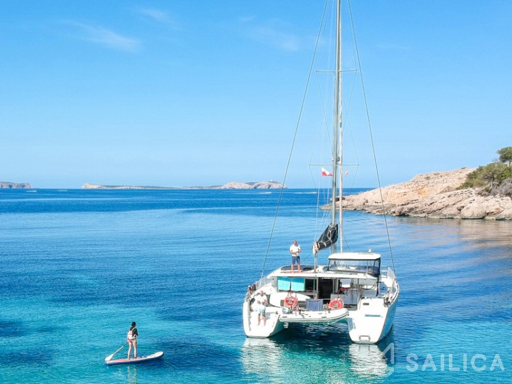 Lagoon 450 S - 4 + 2 cab. - Yacht Charter Sailica