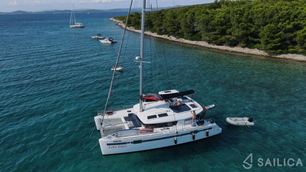 Lagoon 450 S - 4 + 2 cab. - Yacht Charter Sailica