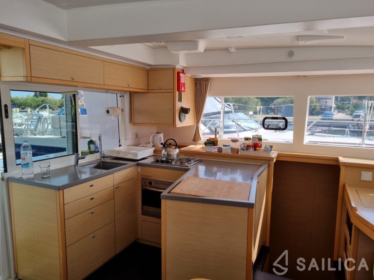 Lagoon 450 S - 4 + 2 cab. - Yacht Charter Sailica