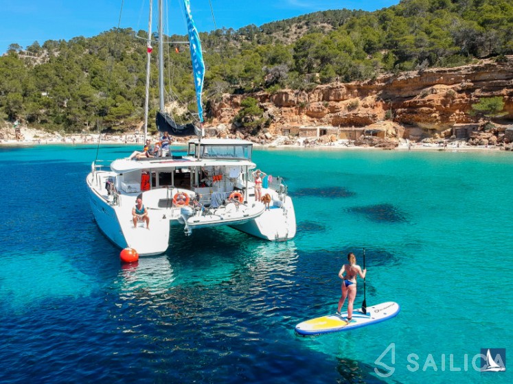 Lagoon 450 S - 4 + 2 cab. - Yacht Charter Sailica