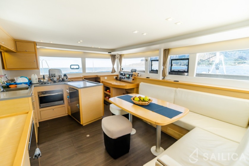 Lagoon 450 S - 4 + 2 cab. - Yacht Charter Sailica