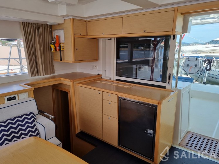 Lagoon 450 S - 4 + 2 cab. - Yacht Charter Sailica