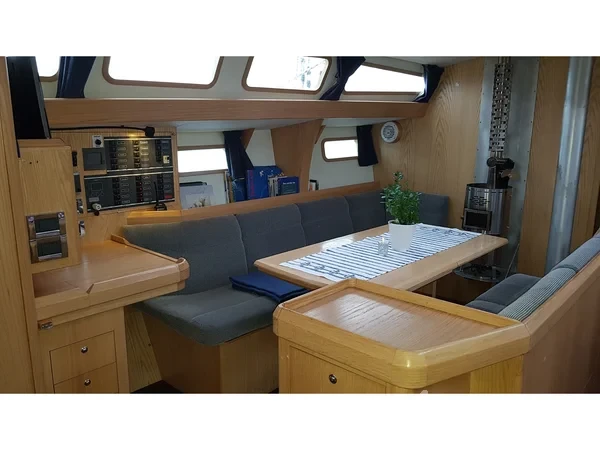 Ovni 445 - Yacht Charter Sailica
