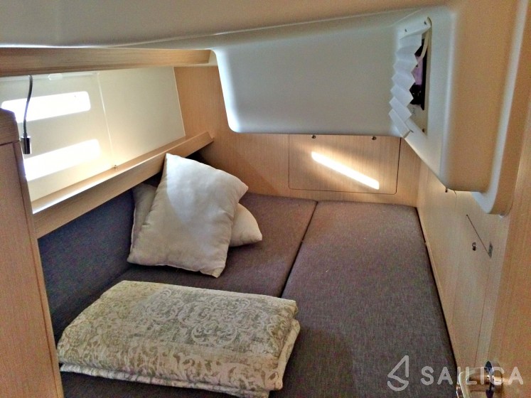 Azuree 41 - Yacht Charter Sailica