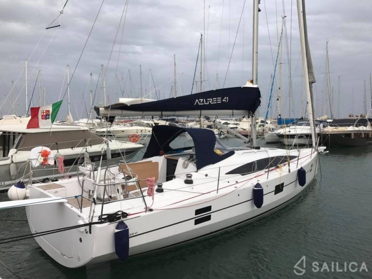 Azuree 41 - Yacht Charter Sailica