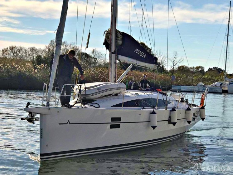 Azuree 41 - Yacht Charter Sailica