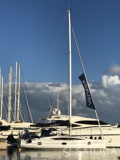 Azuree 41 - Yacht Charter Sailica