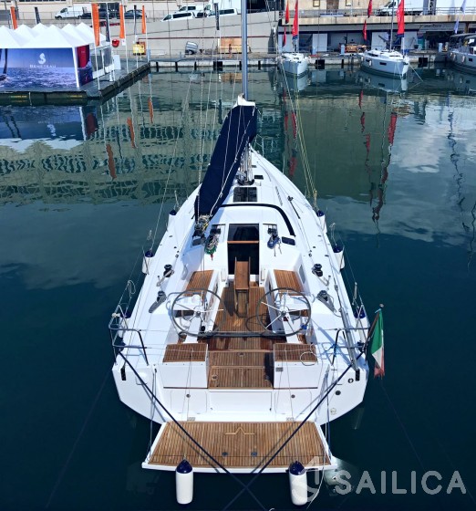 Azuree 41 - Yacht Charter Sailica