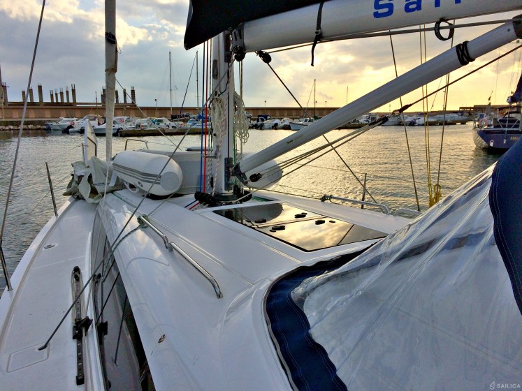 Azuree 41 - Yacht Charter Sailica