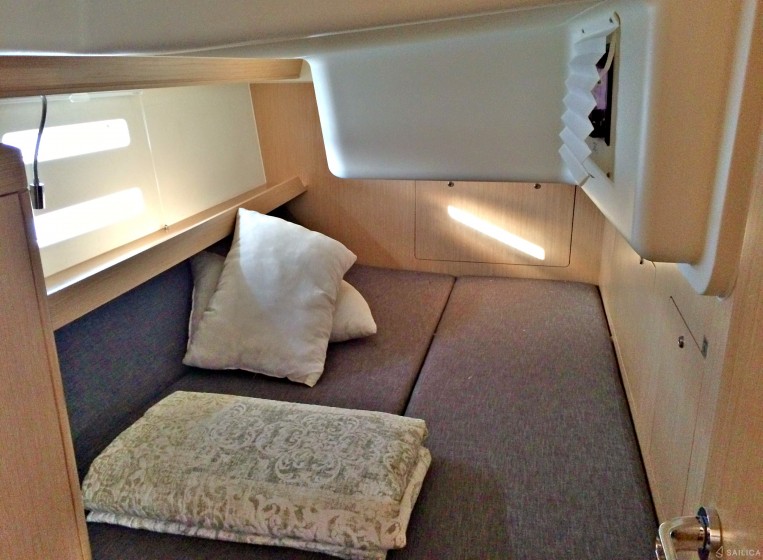Azuree 41 - Yacht Charter Sailica