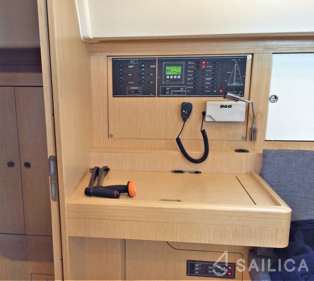Azuree 41 - Yacht Charter Sailica