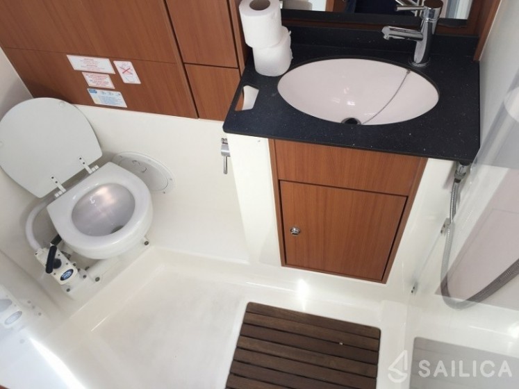 Bavaria Cruiser 40 - Yacht Charter Sailica