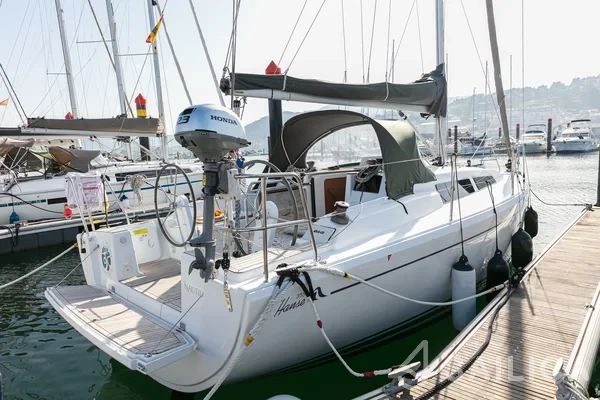Hanse 315 - Yacht Charter Sailica