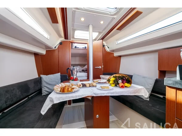 Hanse 315 - Yacht Charter Sailica