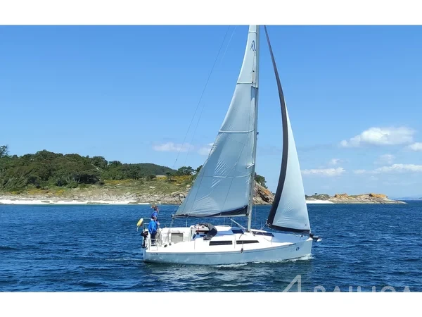 Hanse 315 - Yacht Charter Sailica