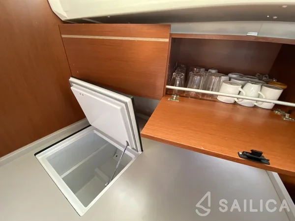 Oceanis 46.1 - Yacht Charter Sailica