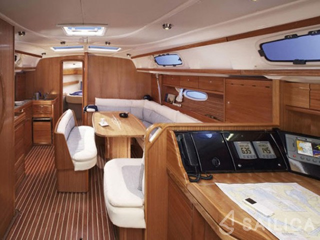 Bavaria 42 Cruiser - Yacht Charter Sailica