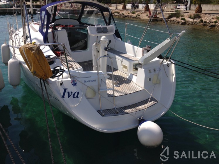 Sun Odyssey 32i - Yacht Charter Sailica