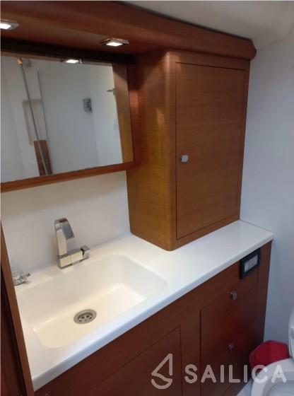Italia Yachts 13.98 - Yacht Charter Sailica