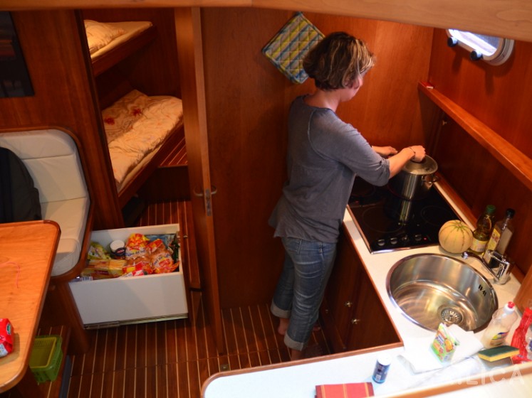Linssen Grand Sturdy 380 AC - Yacht Charter Sailica
