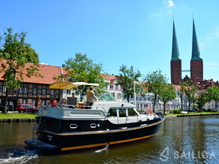 Linssen Grand Sturdy 380 AC - Yacht Charter Sailica