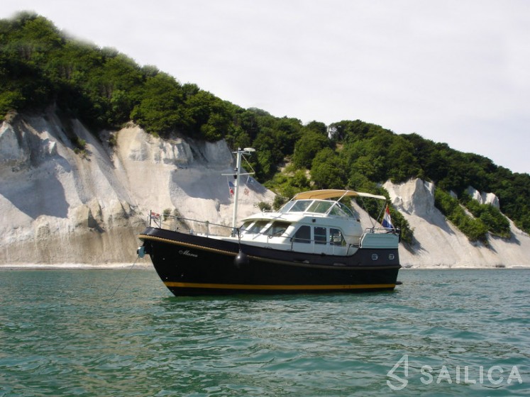 Linssen Grand Sturdy 380 AC - Yacht Charter Sailica