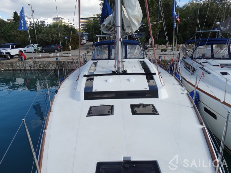 Oceanis 55 - Yacht Charter Sailica