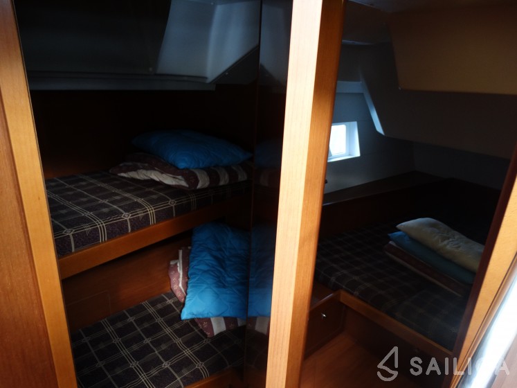 Oceanis 55 - Yacht Charter Sailica