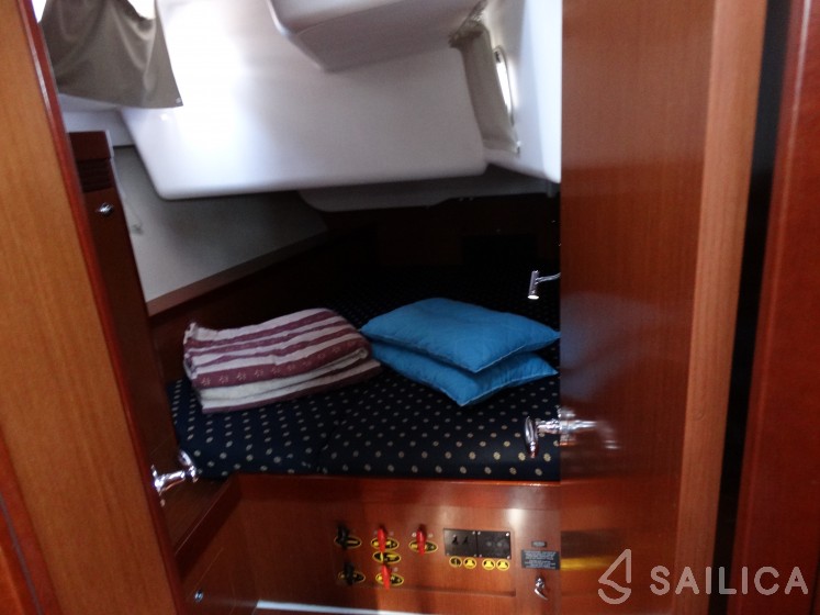Oceanis 50 Family - Yacht Charter Sailica