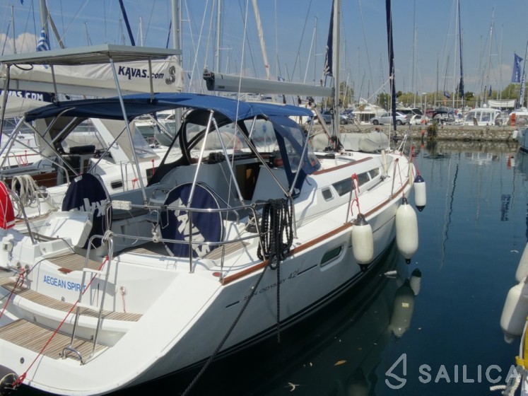 Sun Odyssey 42 i - Yacht Charter Sailica