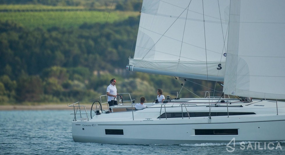 Oceanis 40 - Yacht Charter Sailica