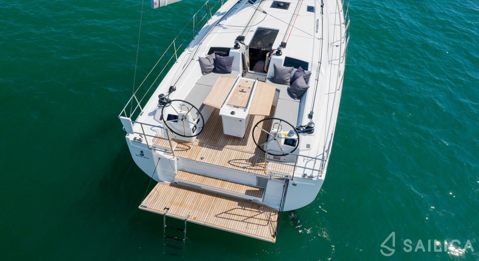 Oceanis 40 - Yacht Charter Sailica