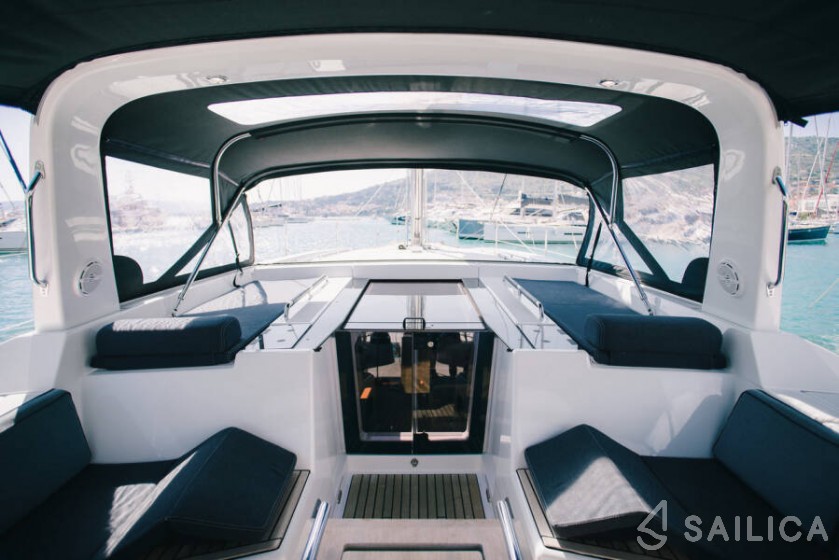Oceanis 55 - 4 + 1 cab. - Yacht Charter Sailica